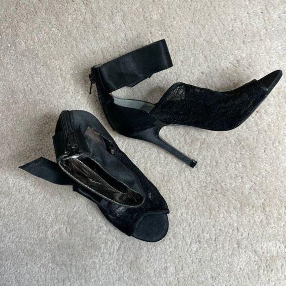 Charles David Black Lace Strappy Heels‎ - Picture 2 of 6